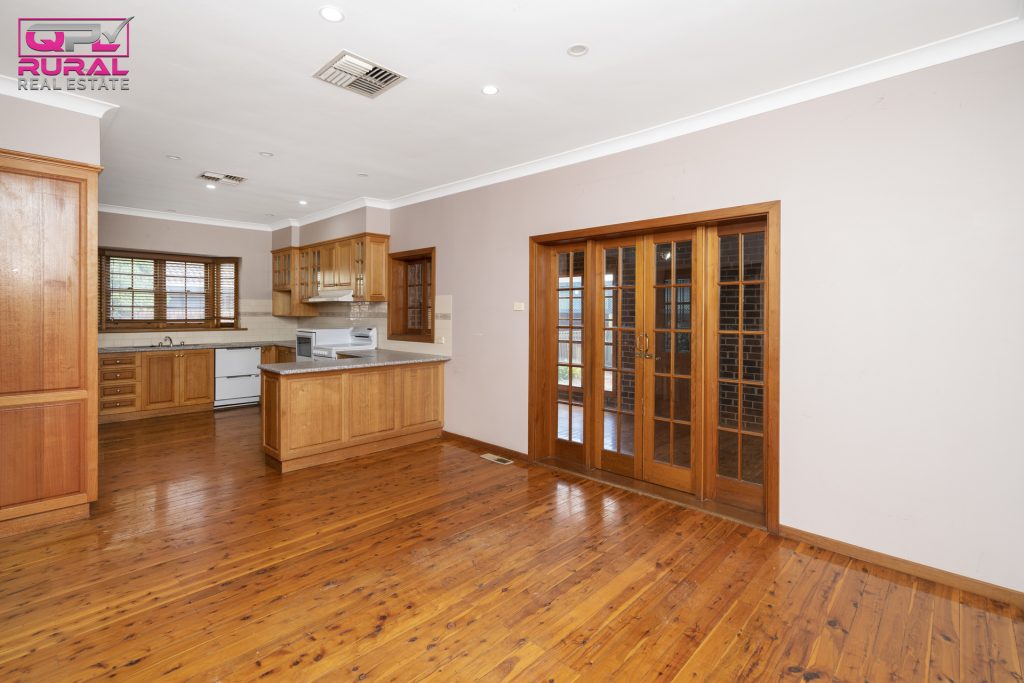 141 Baker Street, Temora NSW 2666 - photo 8