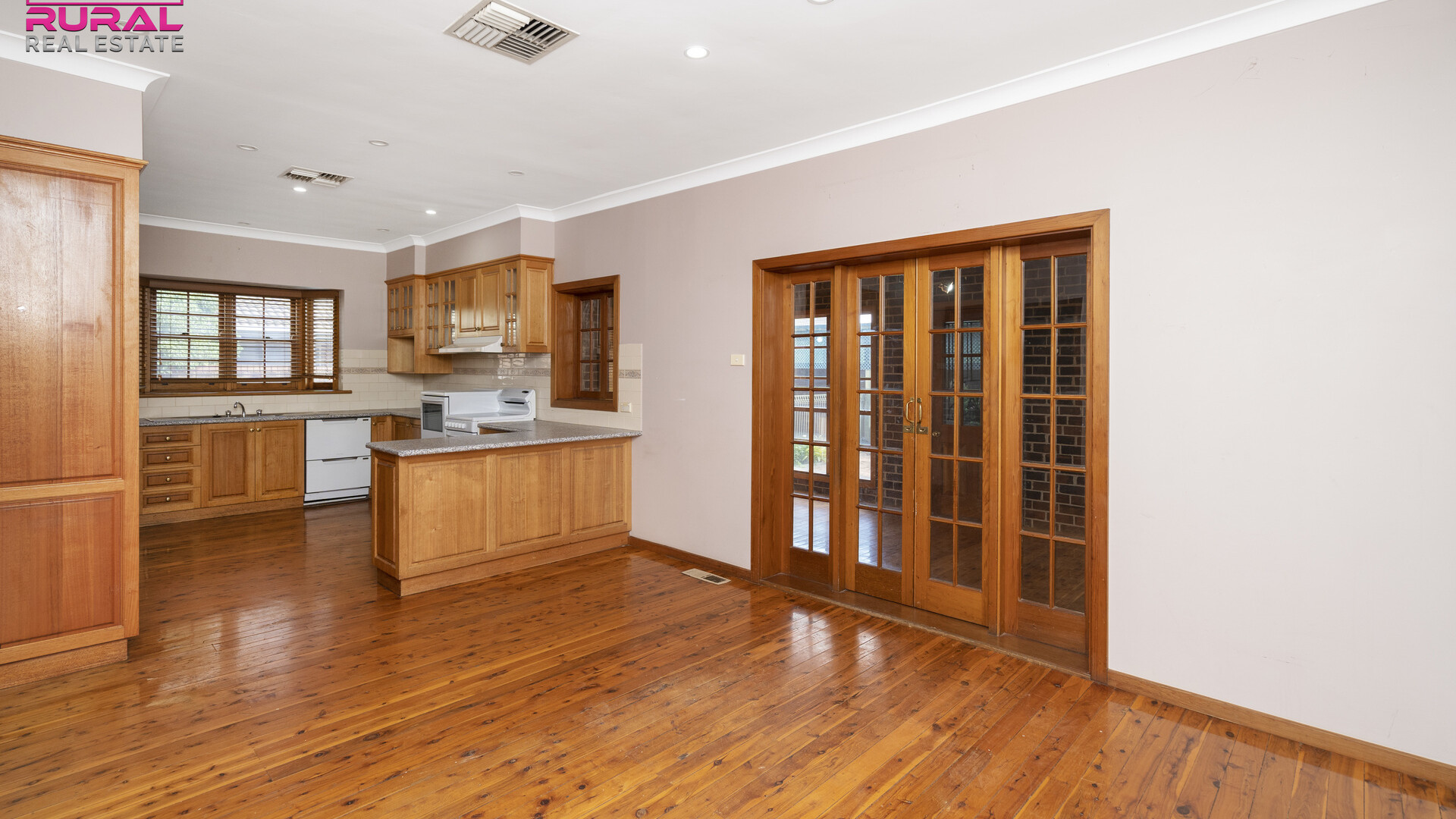141 Baker Street, Temora NSW 2666 - photo 8