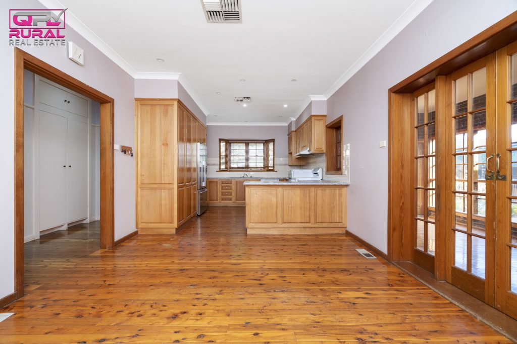 141 Baker Street, Temora NSW 2666 - photo 9