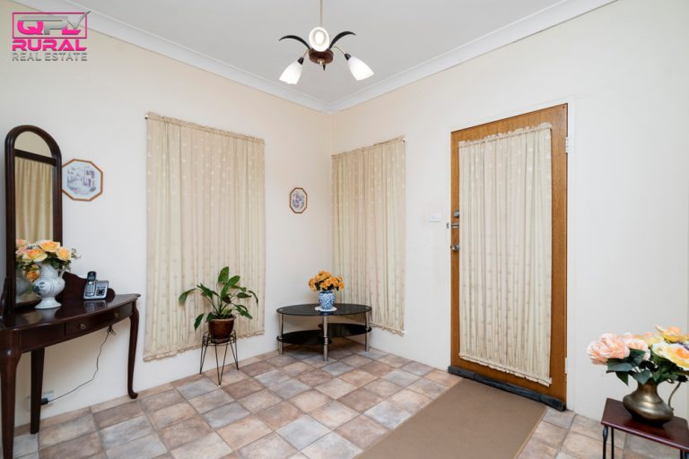 61 Jellicoe Street, Temora NSW 2666 - photo 2