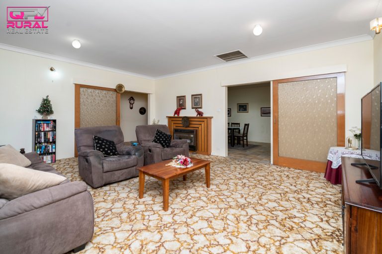 61 Jellicoe Street, Temora NSW 2666 - photo 3