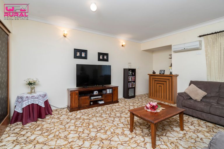 61 Jellicoe Street, Temora NSW 2666 - photo 4