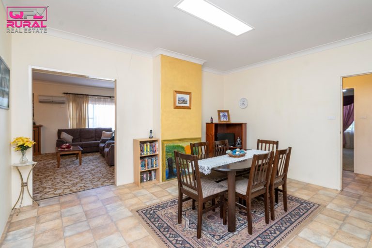 61 Jellicoe Street, Temora NSW 2666 - photo 9