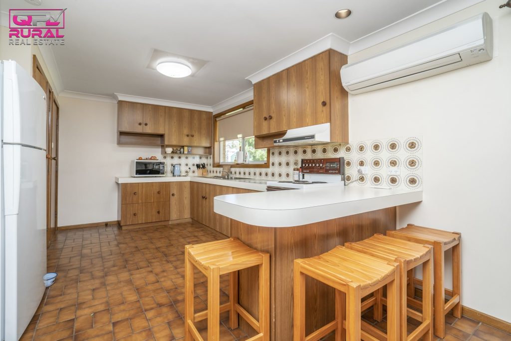 285 Burley Griffin Way, Temora NSW 2666 - photo 11