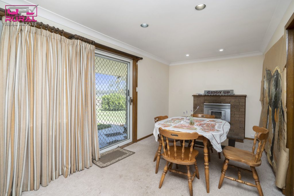 285 Burley Griffin Way, Temora NSW 2666 - photo 13