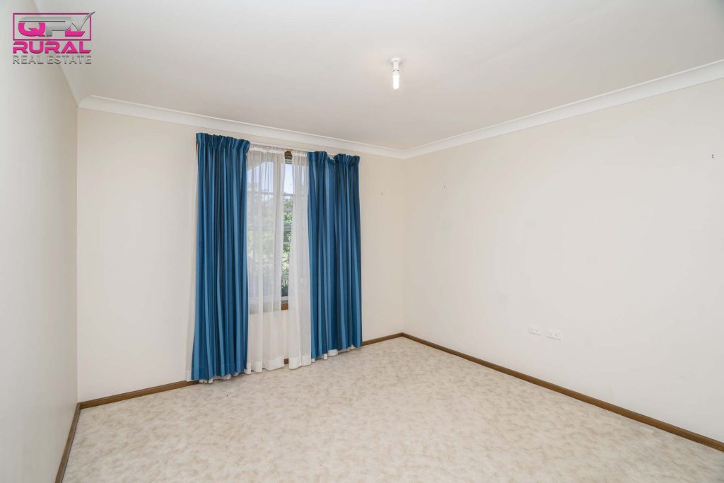 285 Burley Griffin Way, Temora NSW 2666 - photo 16