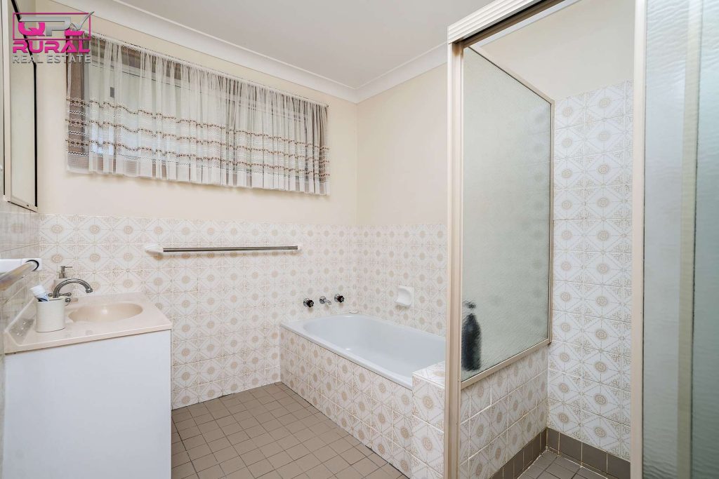 285 Burley Griffin Way, Temora NSW 2666 - photo 18