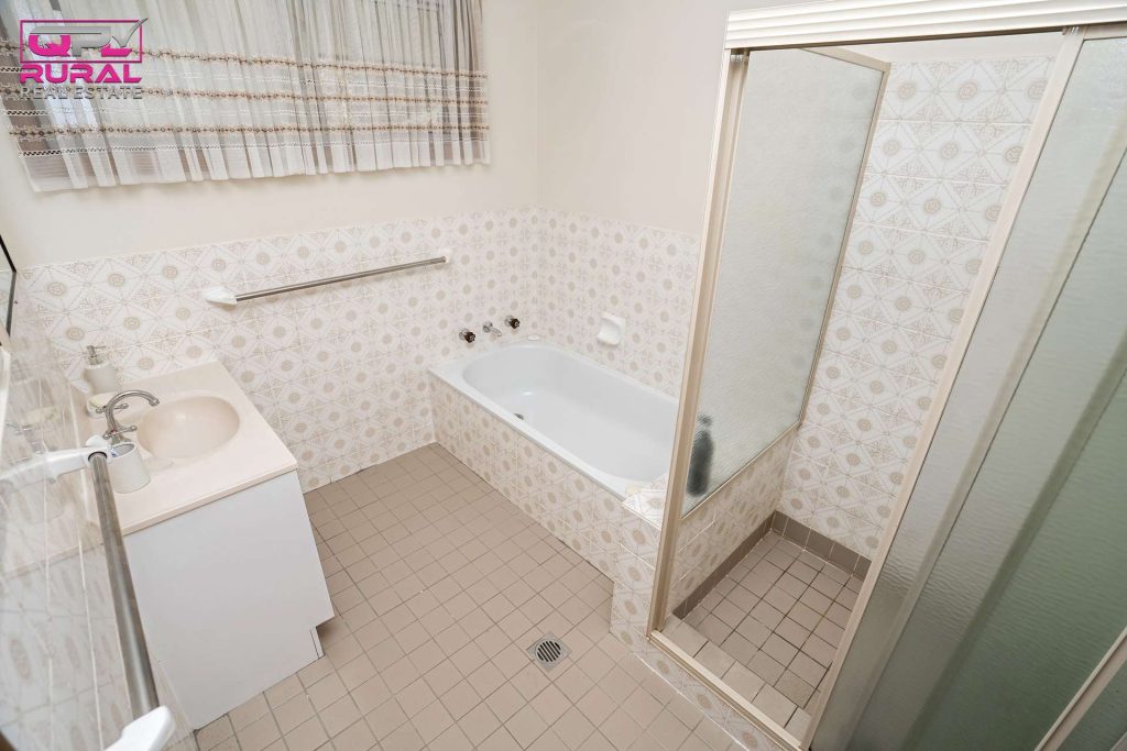 285 Burley Griffin Way, Temora NSW 2666 - photo 19