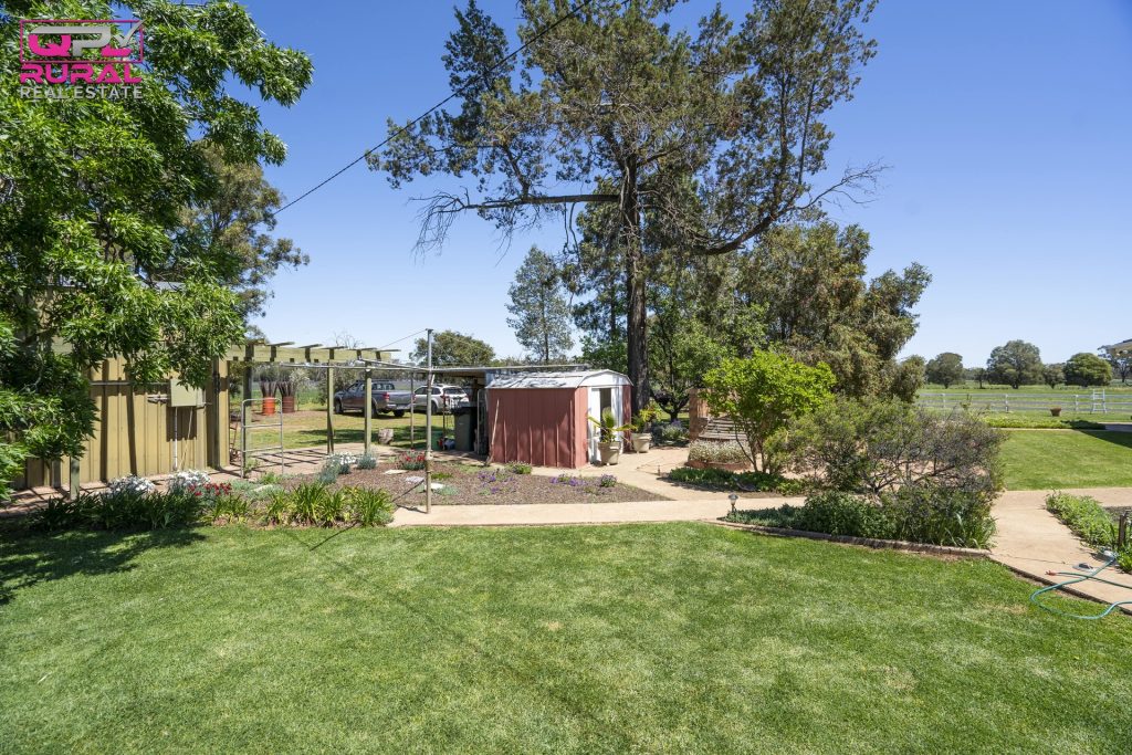 285 Burley Griffin Way, Temora NSW 2666 - photo 21