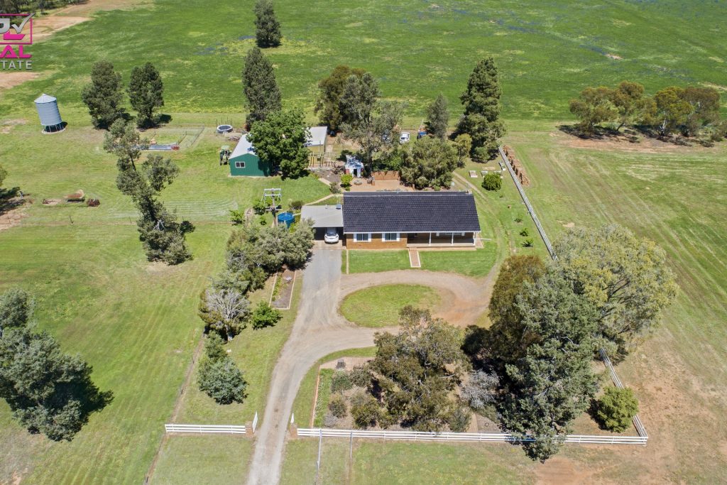285 Burley Griffin Way, Temora NSW 2666 - photo 4