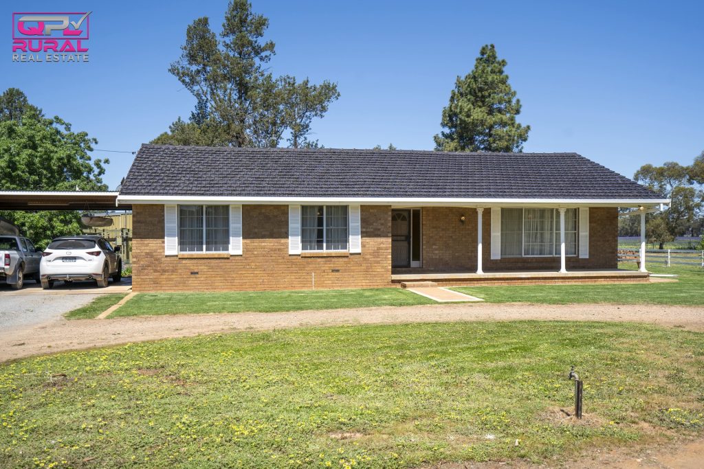 285 Burley Griffin Way, Temora NSW 2666 - photo 6