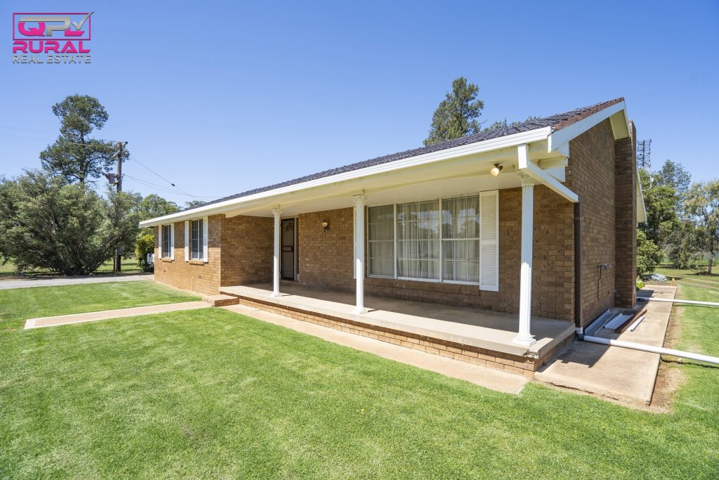 285 Burley Griffin Way, Temora NSW 2666 - photo 7