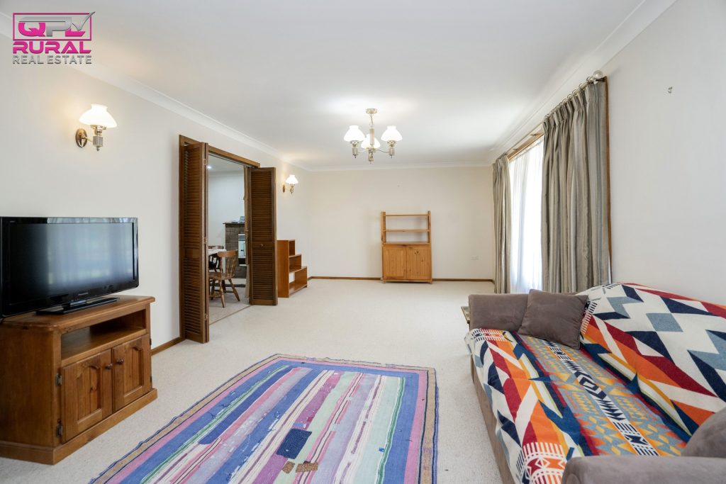 285 Burley Griffin Way, Temora NSW 2666 - photo 10