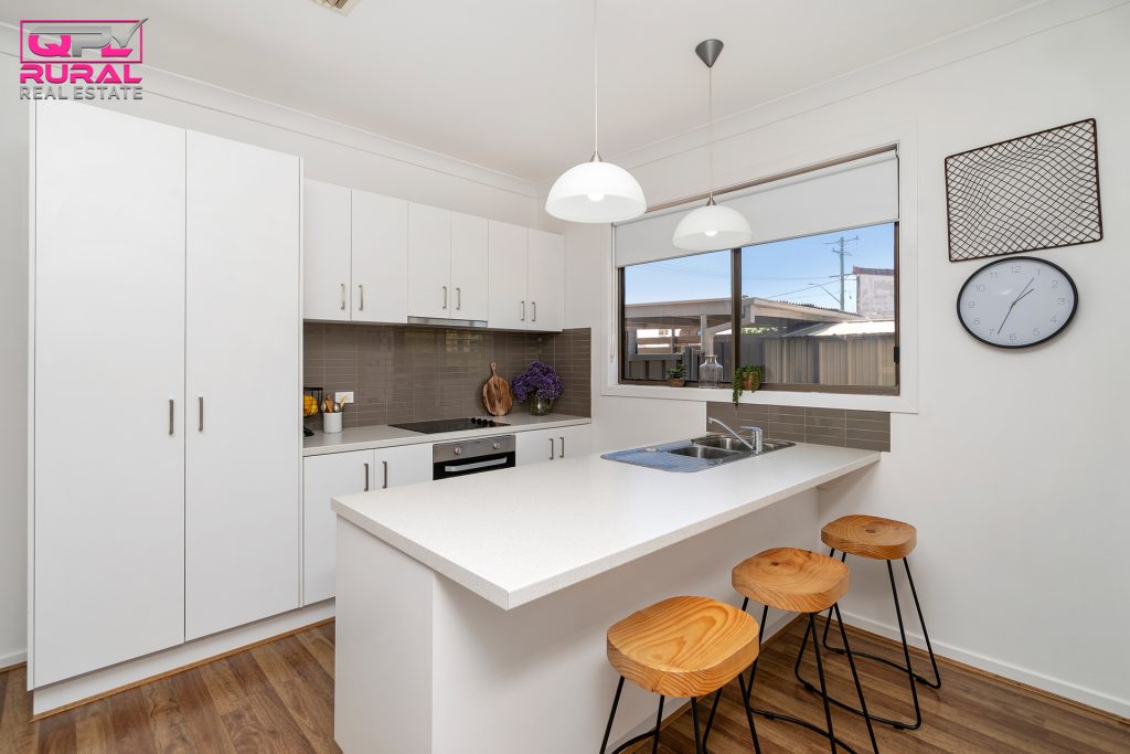 92 Parkes Street, Temora NSW 2666 - photo 3