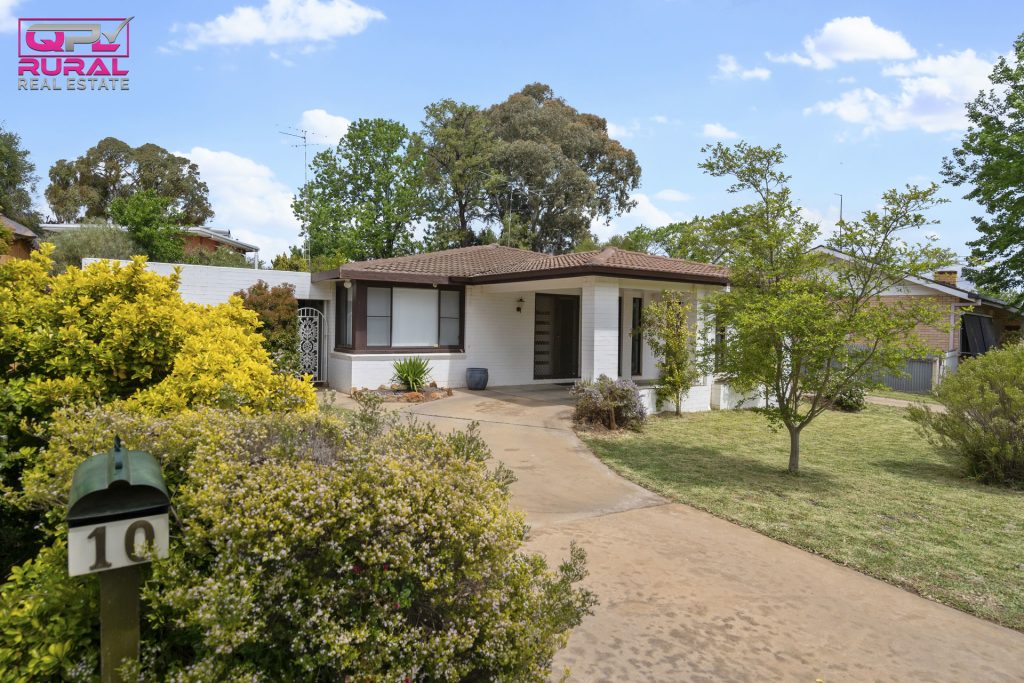 10 Gordon Street, Narrandera NSW 2700 - photo 2