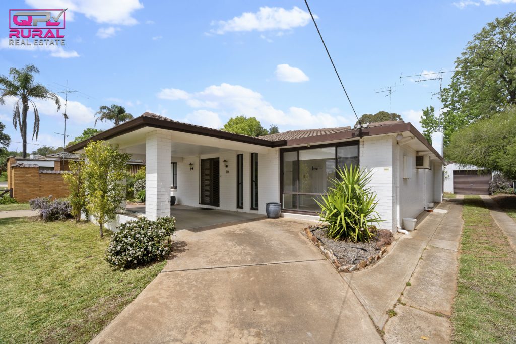 10 Gordon Street, Narrandera NSW 2700 - McGrath Riverina