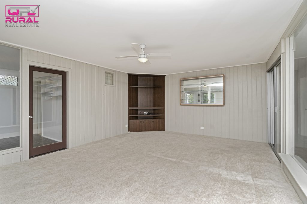 10 Gordon Street, Narrandera NSW 2700 - photo 13