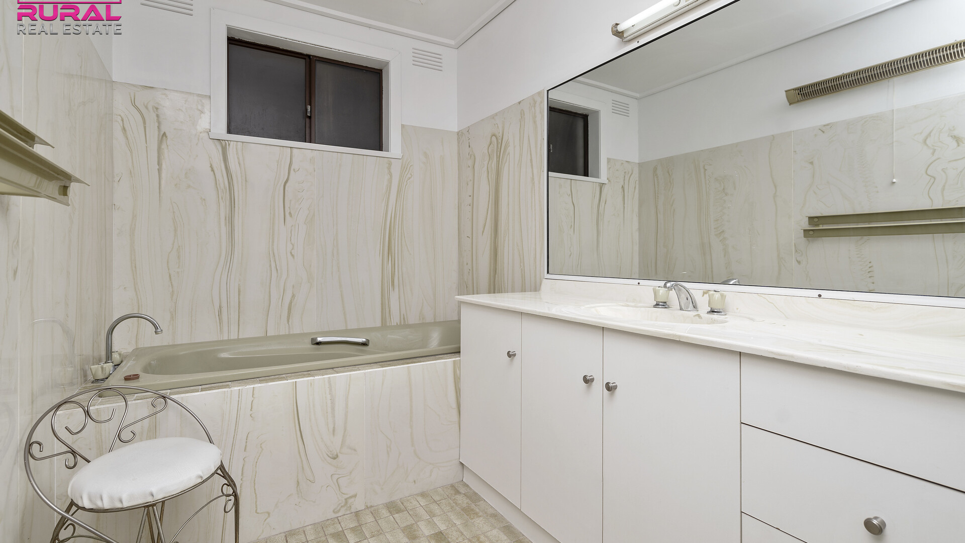 10 Gordon Street, Narrandera NSW 2700 - photo 16