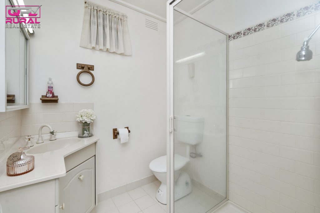10 Gordon Street, Narrandera NSW 2700 - photo 17