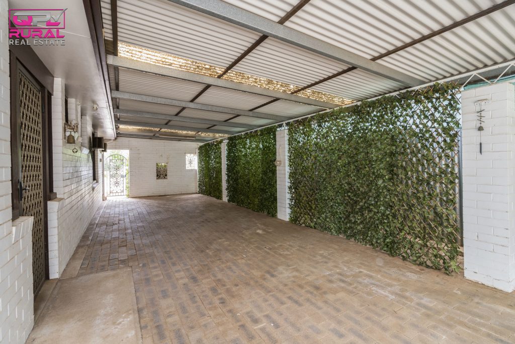 10 Gordon Street, Narrandera NSW 2700 - photo 18