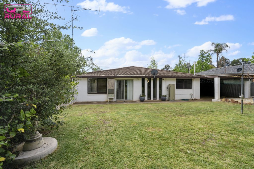 10 Gordon Street, Narrandera NSW 2700 - photo 19