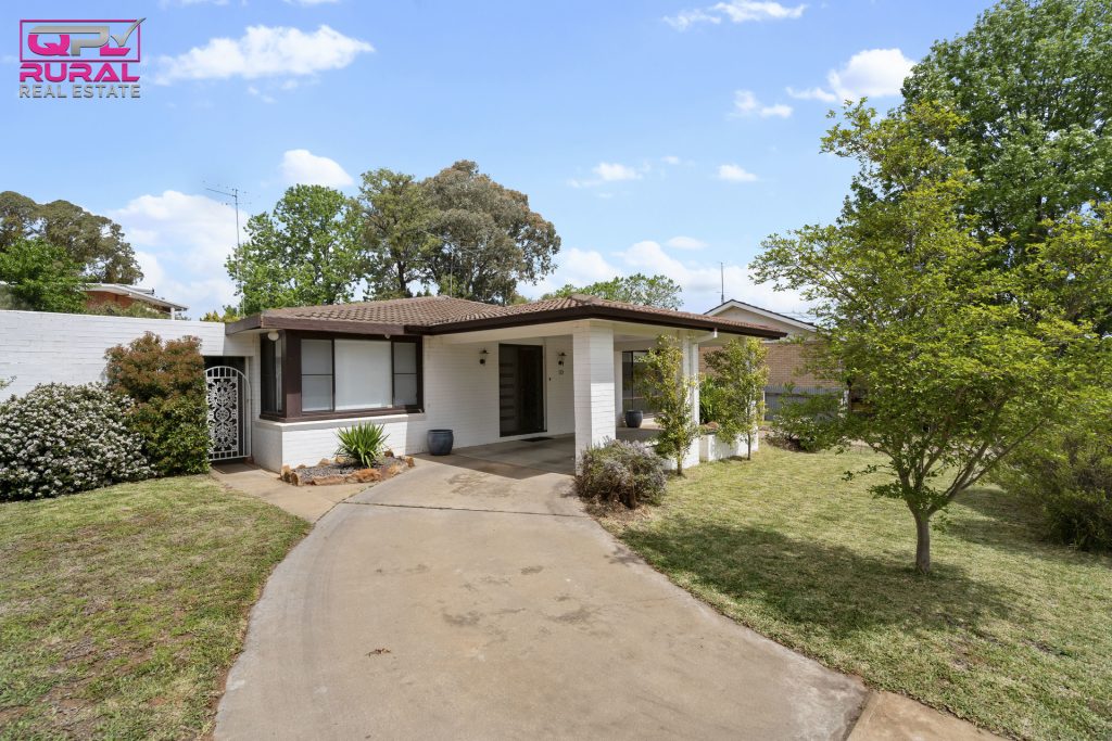 10 Gordon Street, Narrandera NSW 2700 - photo 3