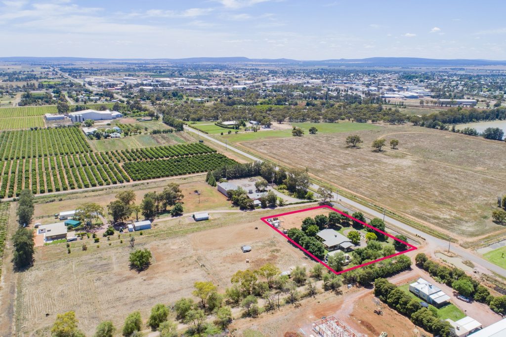 126 Toorak Road, Leeton NSW 2705 - photo 3
