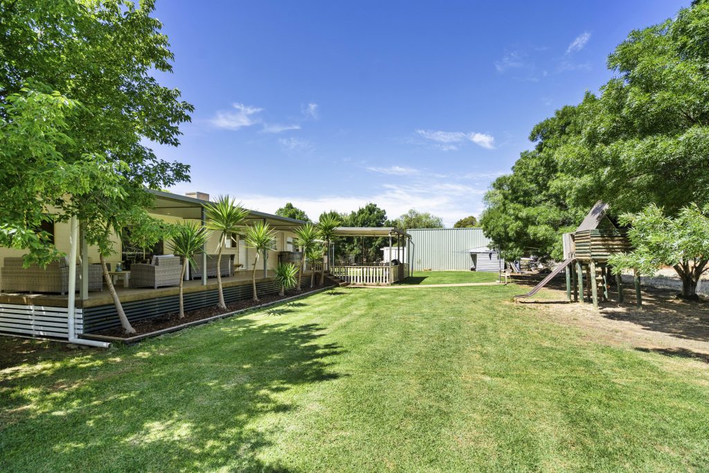 126 Toorak Road, Leeton NSW 2705 - photo 21