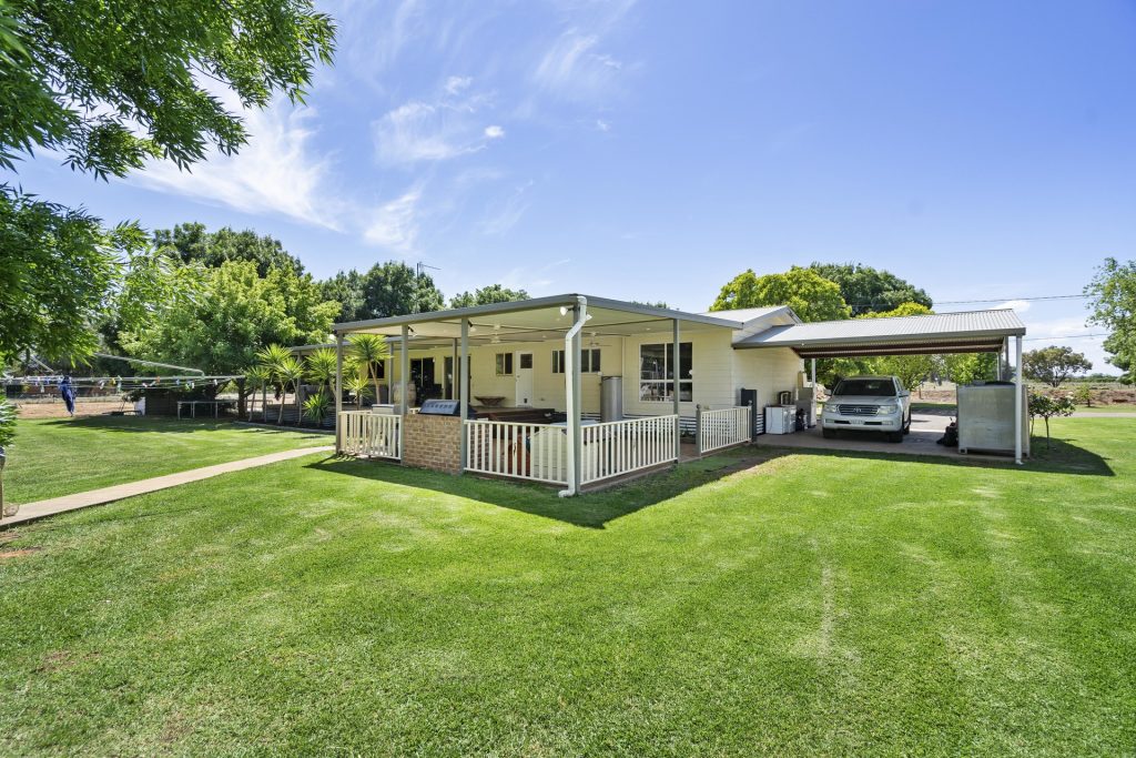 126 Toorak Road, Leeton NSW 2705 - photo 22