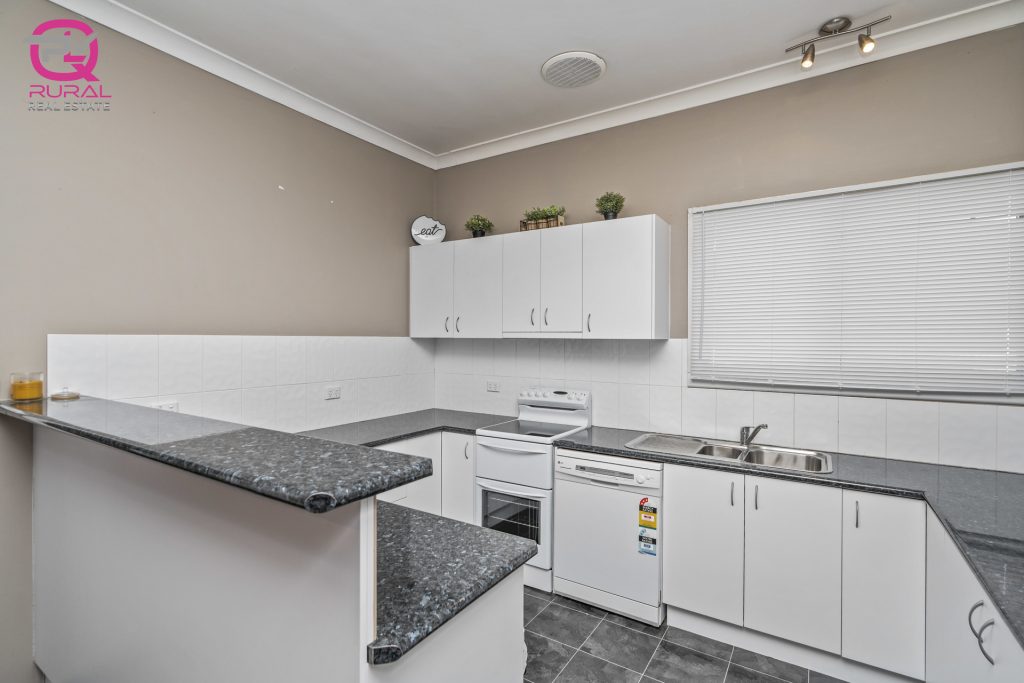 53 Roslyn Street, Narrandera NSW 2700 - photo 2