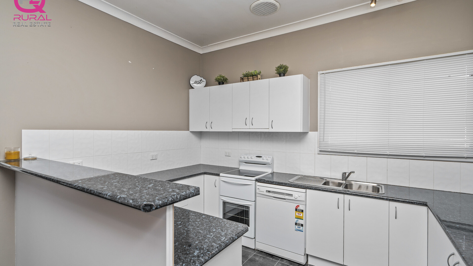 53 Roslyn Street, Narrandera NSW 2700 - photo 2
