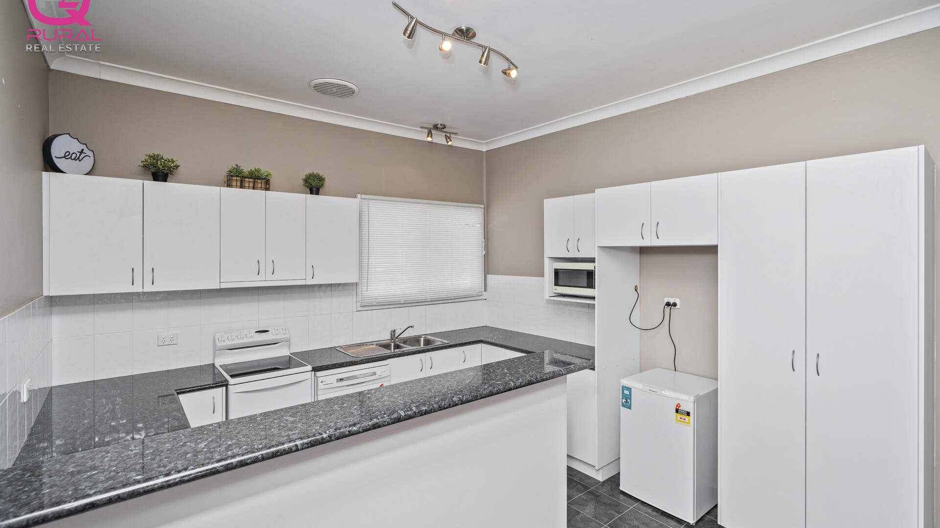53 Roslyn Street, Narrandera NSW 2700 - photo 3