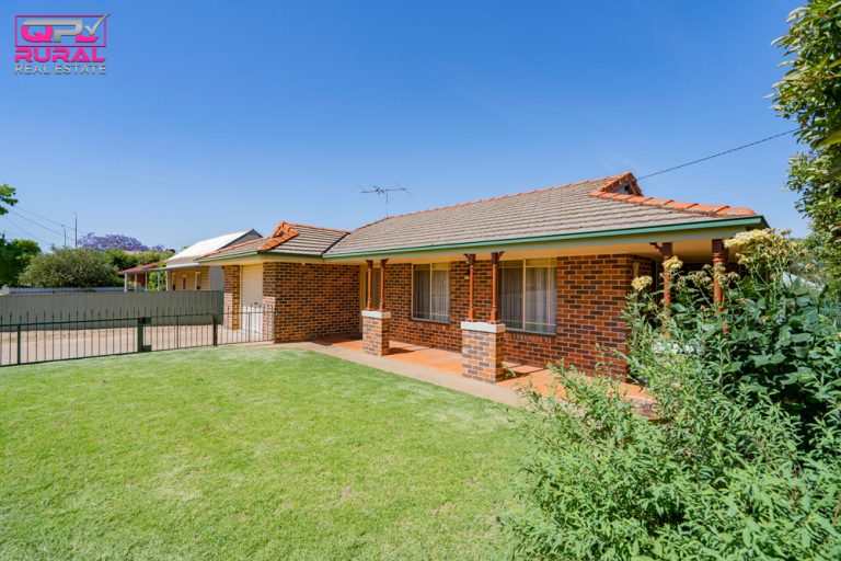 148 Gardner Street, Temora NSW 2666 - photo 2