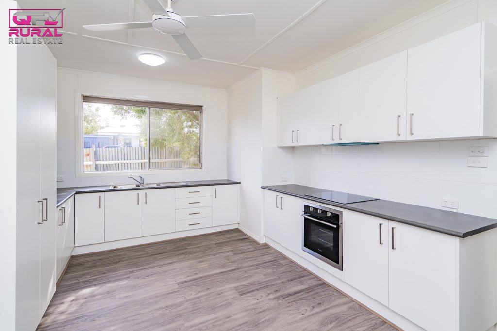 12 Adams Street, Narrandera NSW 2700 - photo 2