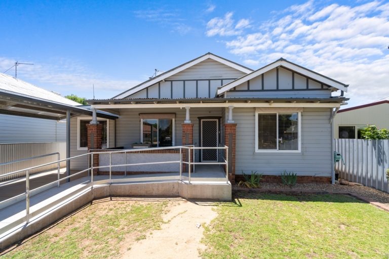 131B Crowley Street, Temora NSW 2666 - photo 2