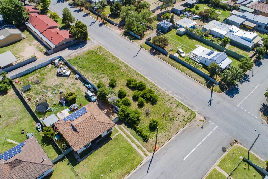 21 Grosvenor Street, Narrandera NSW 2700 - photo 8