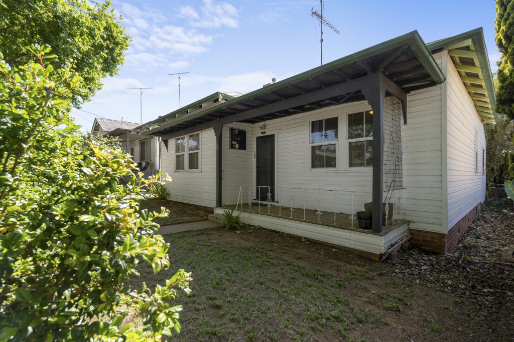 25 William Street, Narrandera NSW 2700 - photo 2