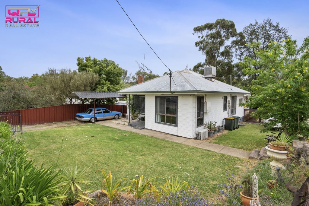 34 Midgeon Street, Narrandera NSW 2700 - photo 2