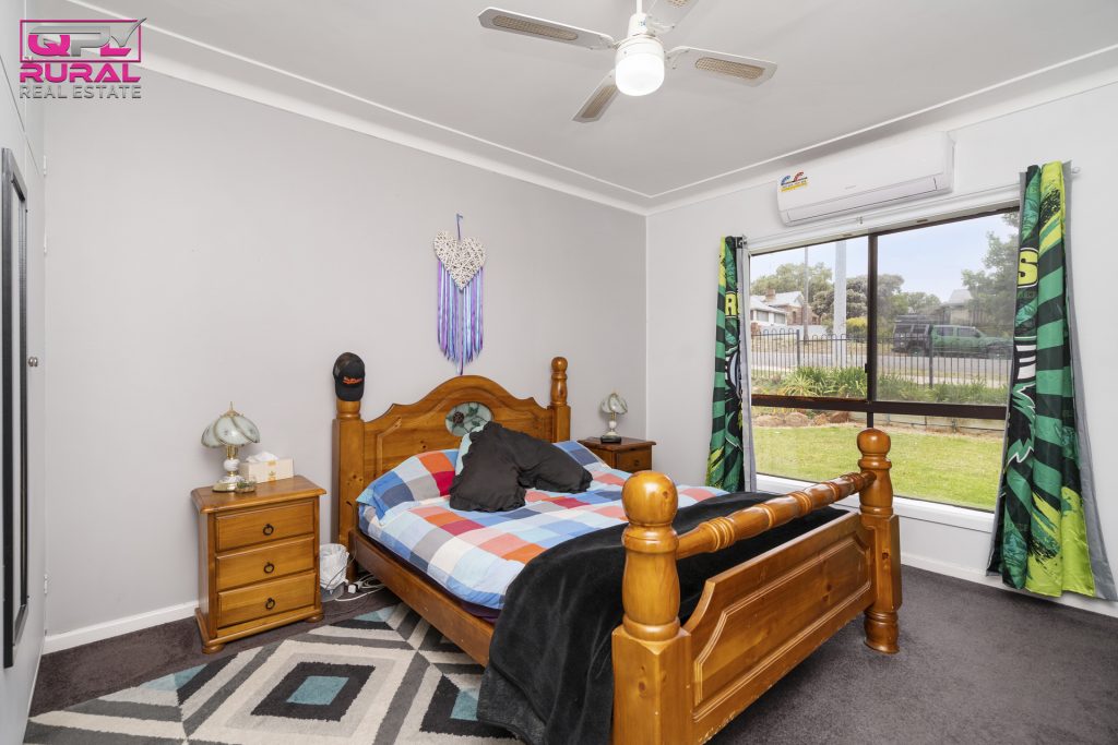 34 Midgeon Street, Narrandera NSW 2700 - photo 9