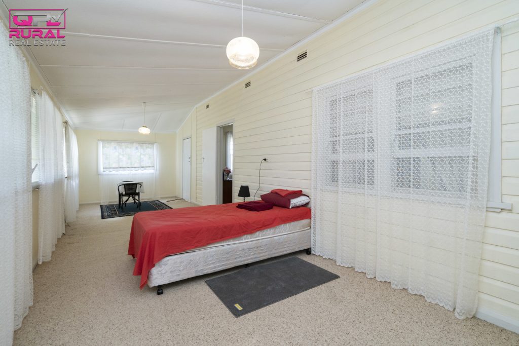 116 Grey Street, Temora NSW 2666 - photo 13