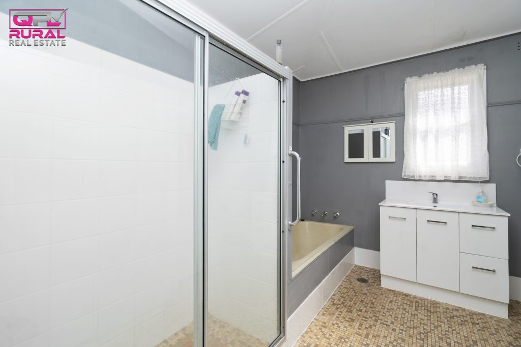 116 Grey Street, Temora NSW 2666 - photo 15