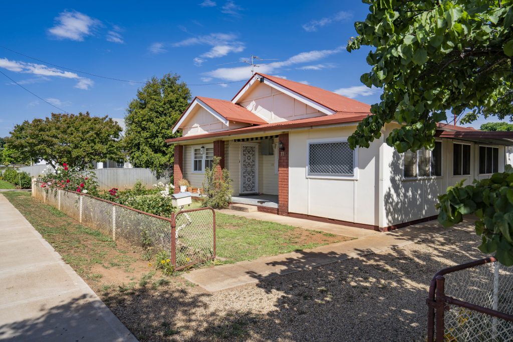 116 Grey Street, Temora NSW 2666 - photo 4