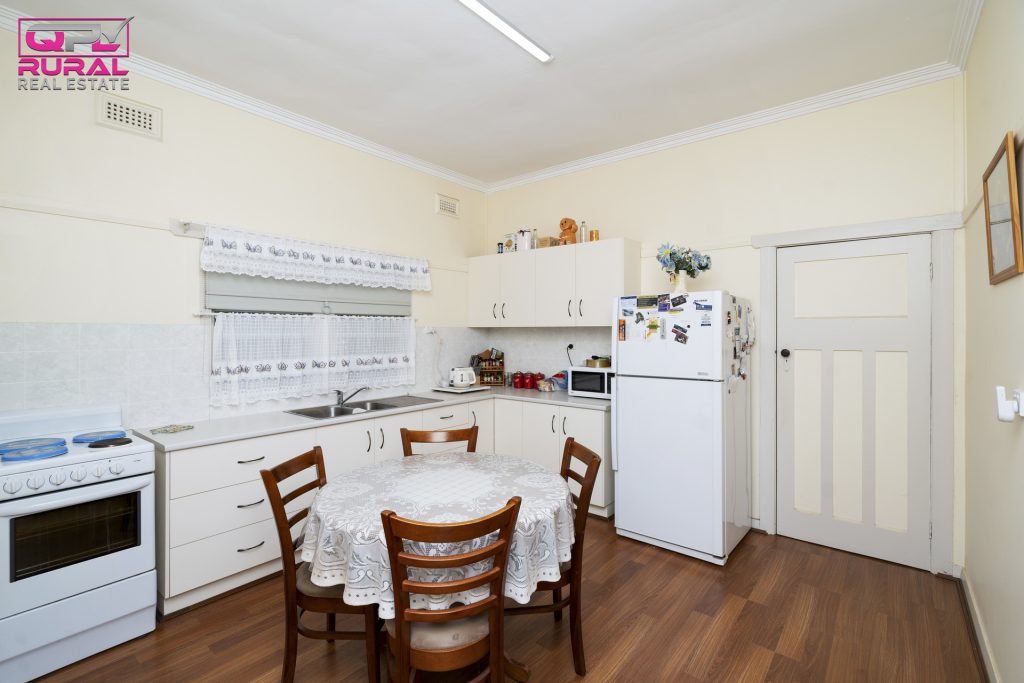 116 Grey Street, Temora NSW 2666 - photo 8