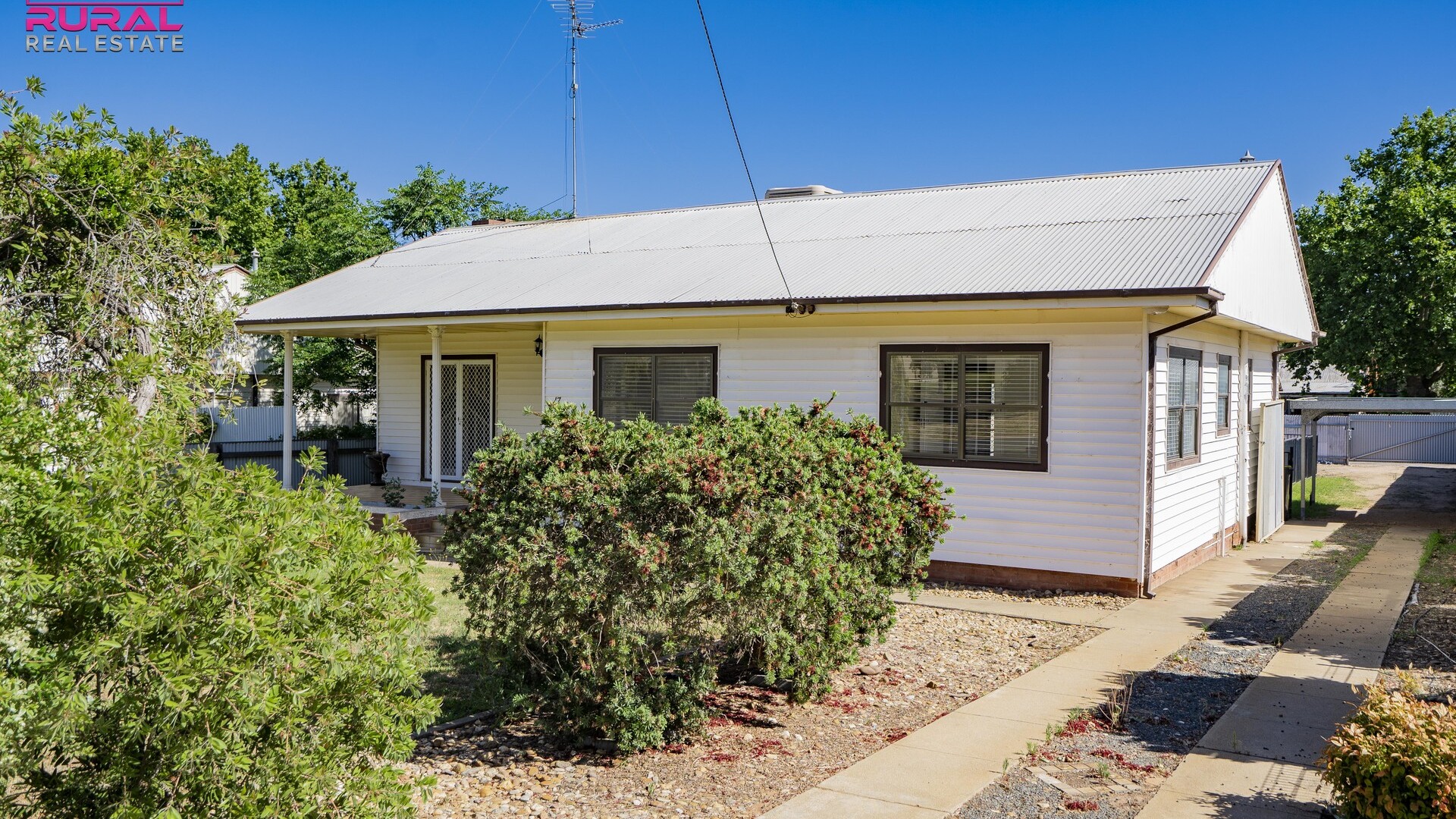 17 Larmer Street, Narrandera NSW 2700 - photo 2