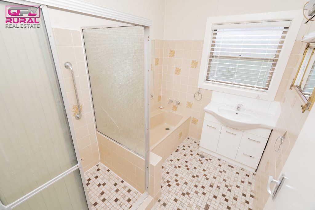 17 Larmer Street, Narrandera NSW 2700 - photo 11