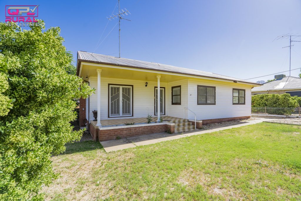 17 Larmer Street, Narrandera NSW 2700 - McGrath Riverina