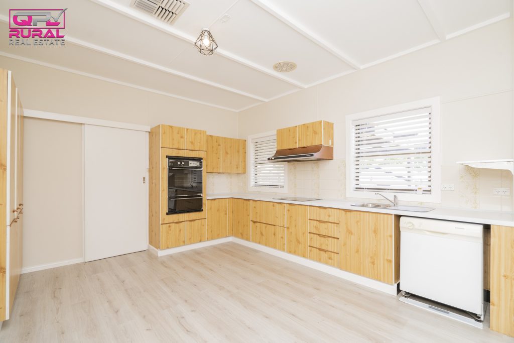 17 Larmer Street, Narrandera NSW 2700 - photo 3