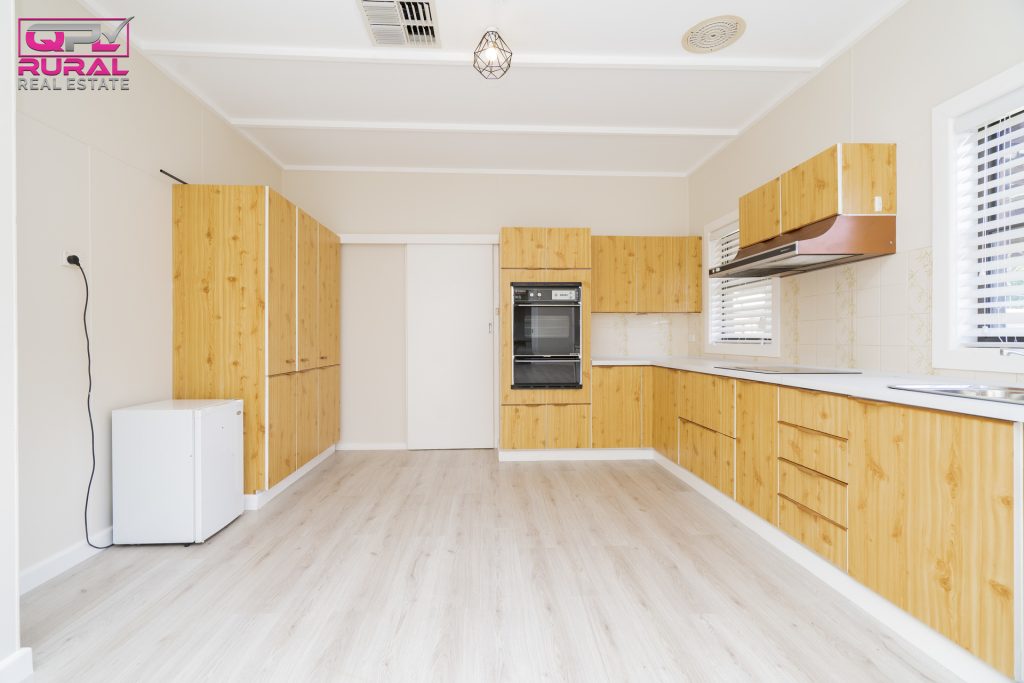 17 Larmer Street, Narrandera NSW 2700 - photo 5