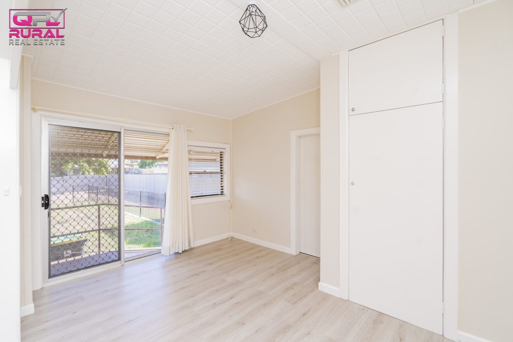 17 Larmer Street, Narrandera NSW 2700 - photo 6