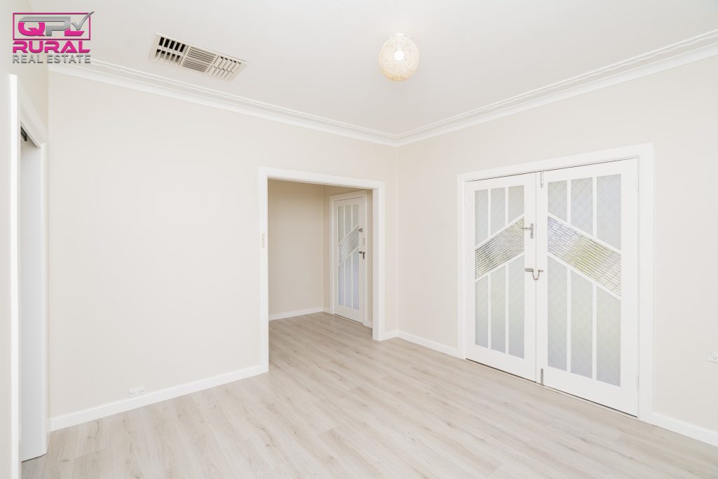17 Larmer Street, Narrandera NSW 2700 - photo 7